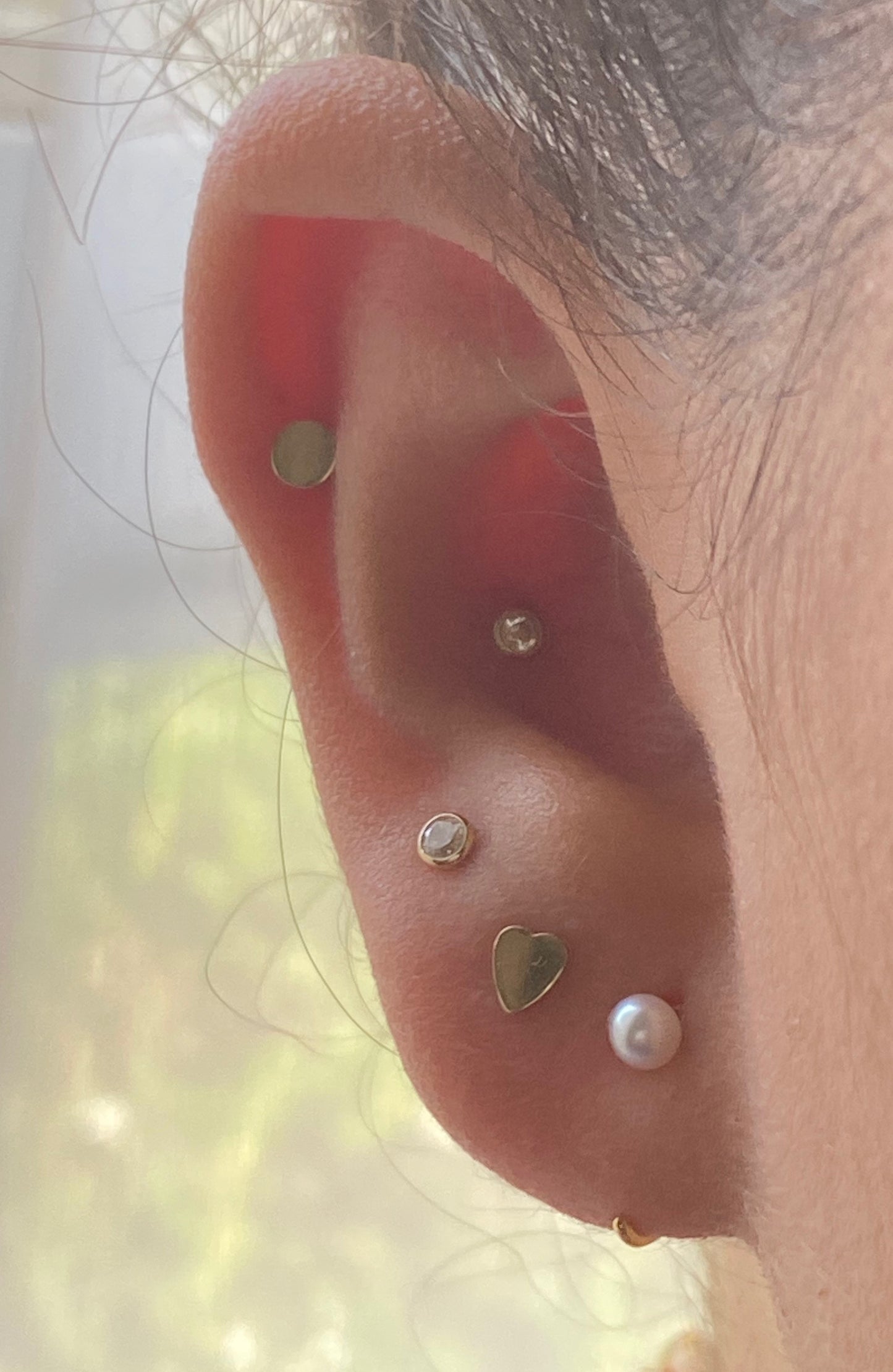 14K Gold Claw Pearl Earring