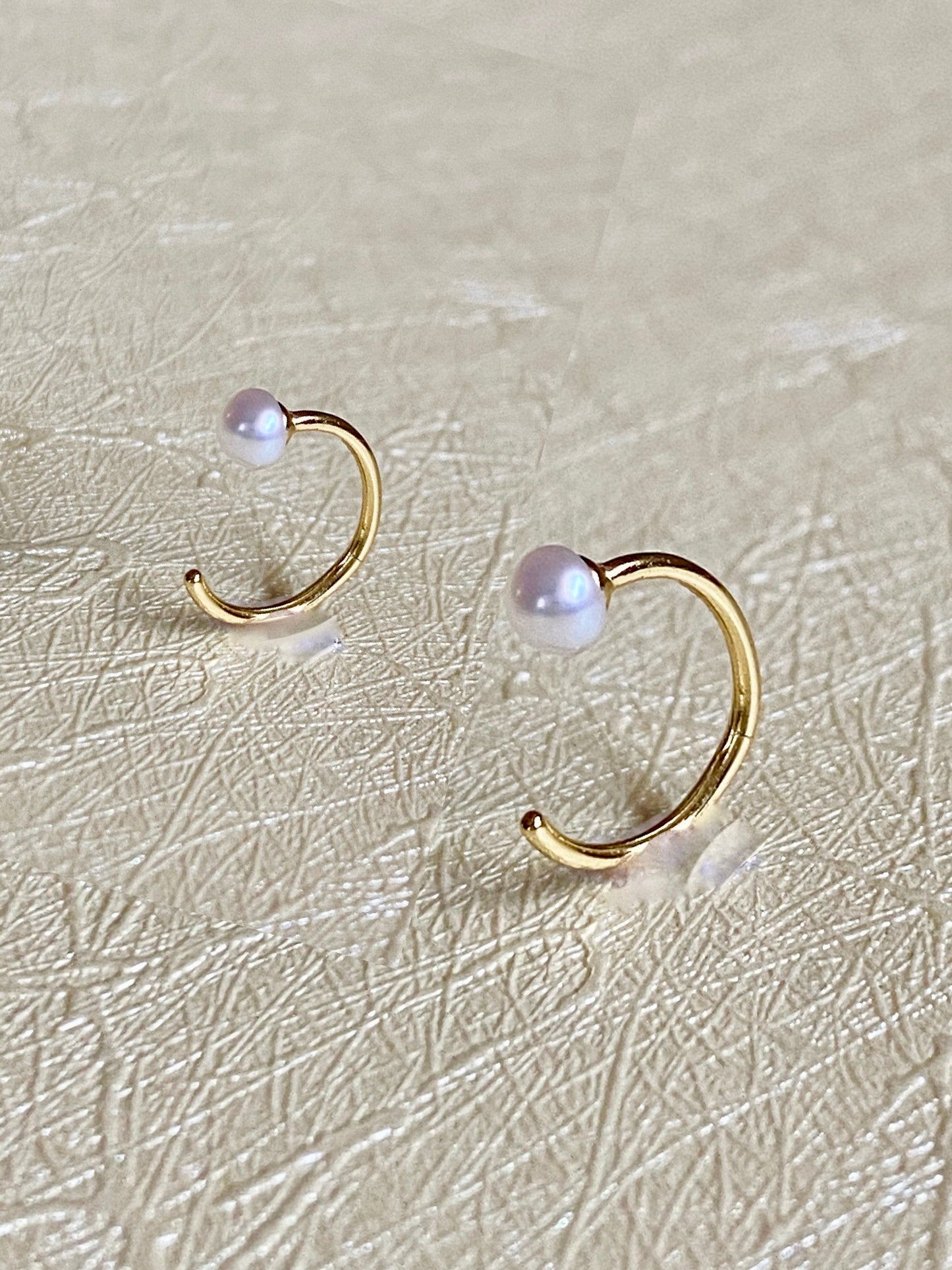 14K Gold Claw Pearl Earring