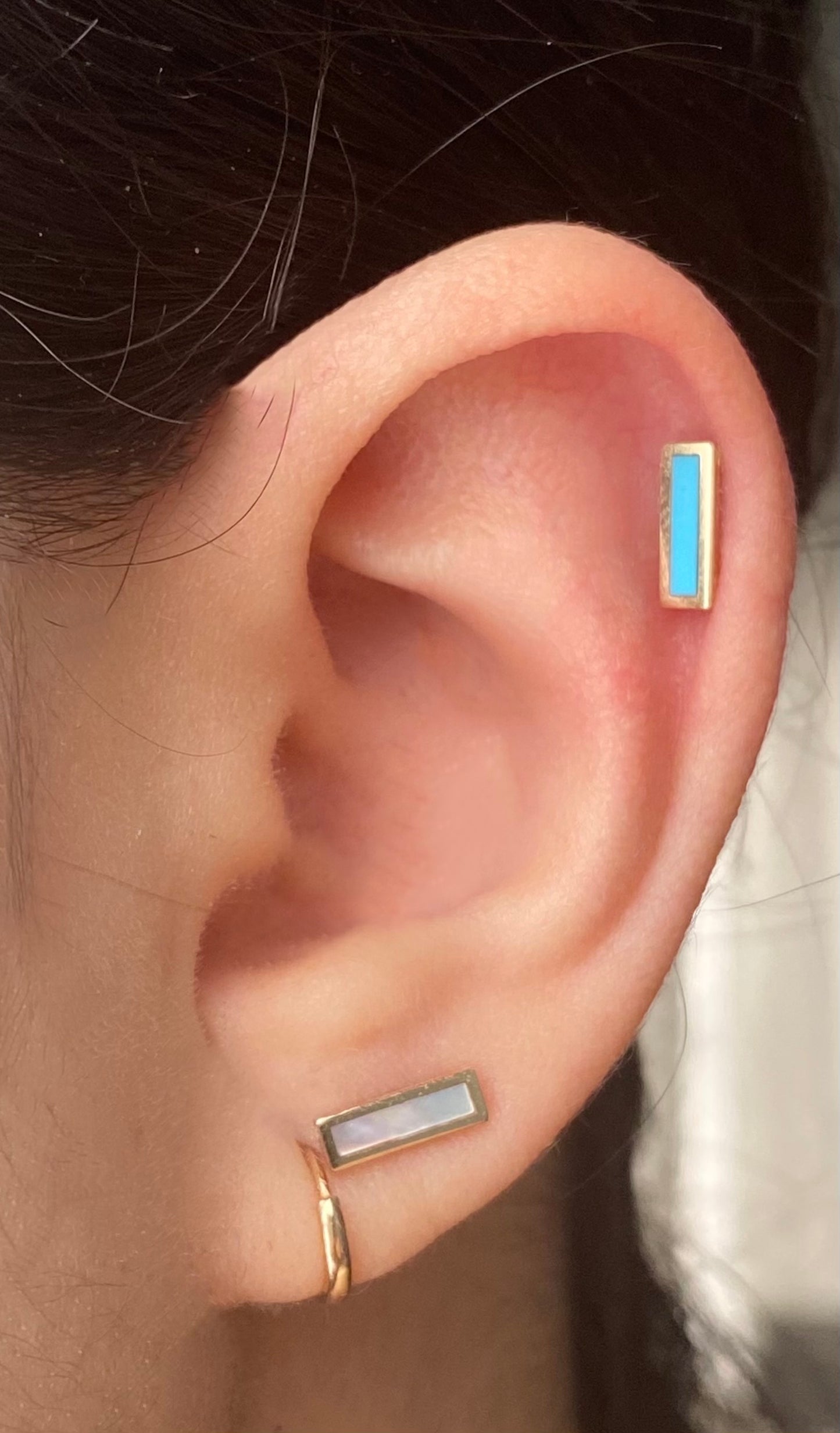 14K Gold Turquoise/Mother Of Pearl Bar Earring